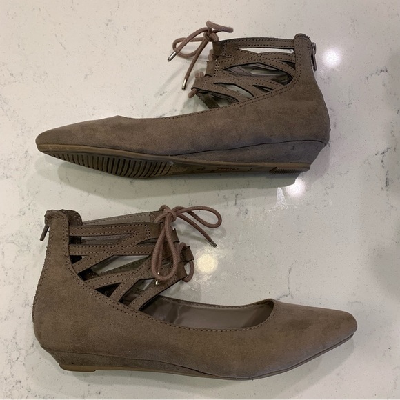 Women’s Tie Flats - Picture 4 of 8